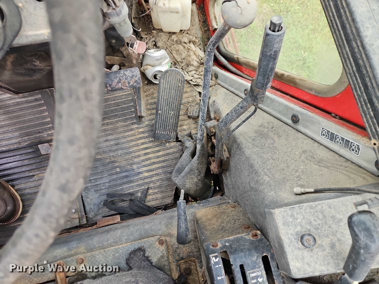 image for item EB8103 Belarus 925 MFWD tractor