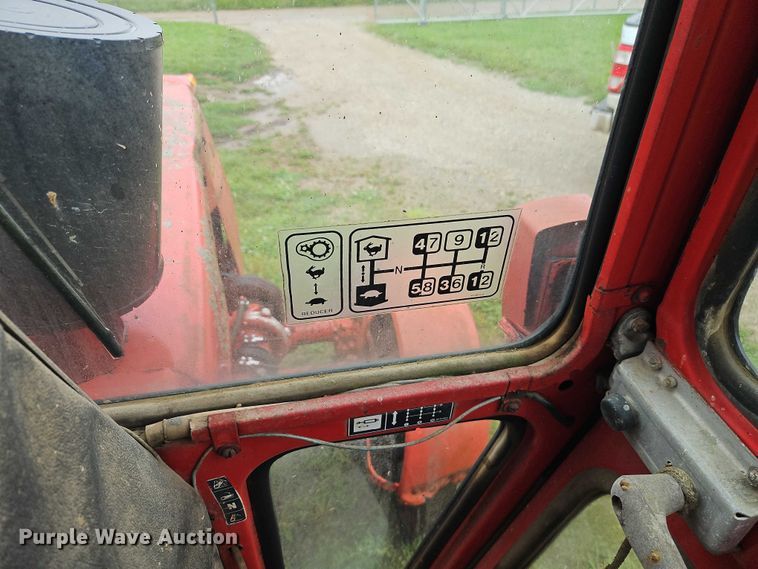 image for item EB8103 Belarus 925 MFWD tractor