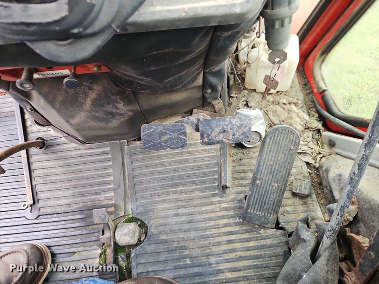 image for item EB8103 Belarus 925 MFWD tractor