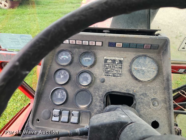 image for item EB8103 Belarus 925 MFWD tractor