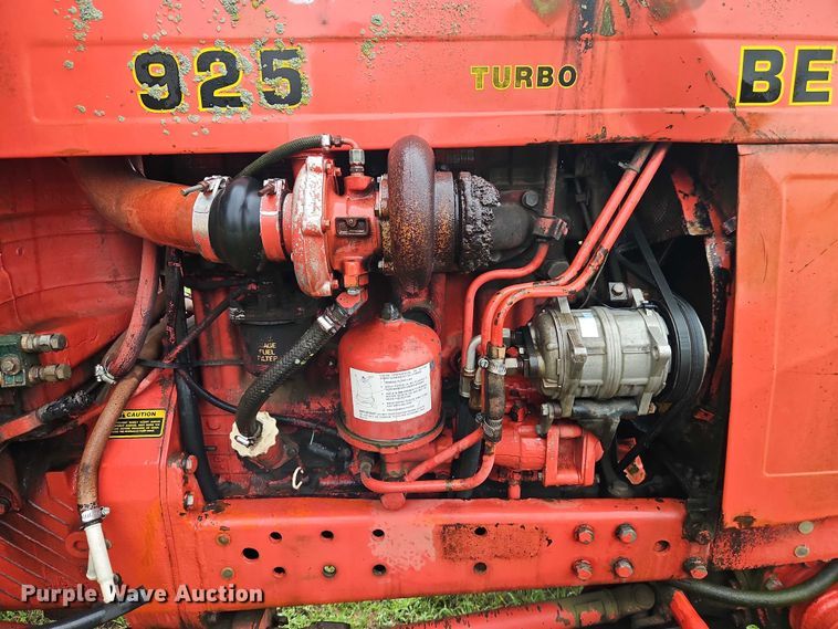 image for item EB8103 Belarus 925 MFWD tractor