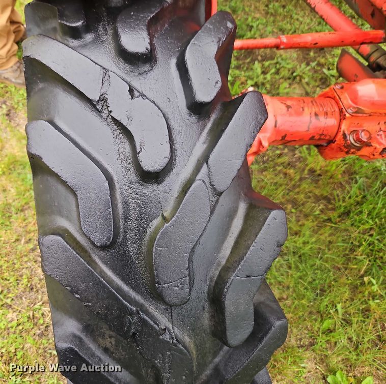 image for item EB8103 Belarus 925 MFWD tractor