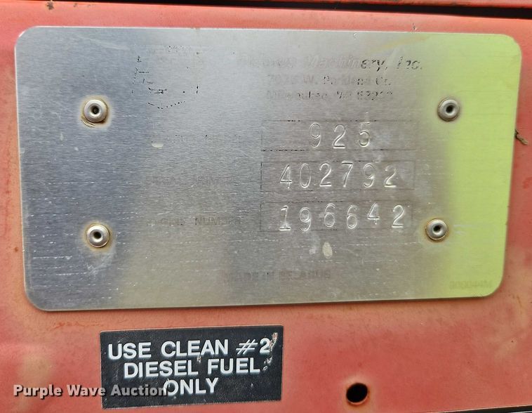 image for item EB8103 Belarus 925 MFWD tractor