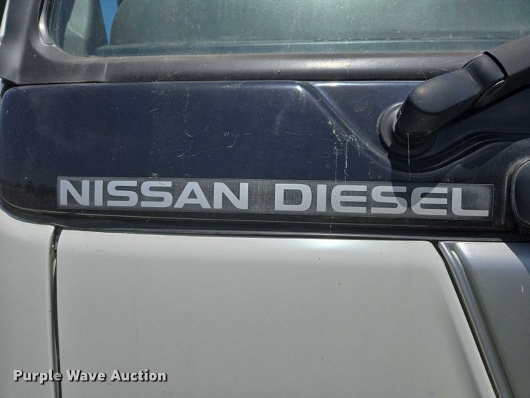 image for item EC1034 2010 Elgin 3300 street sweeper truck