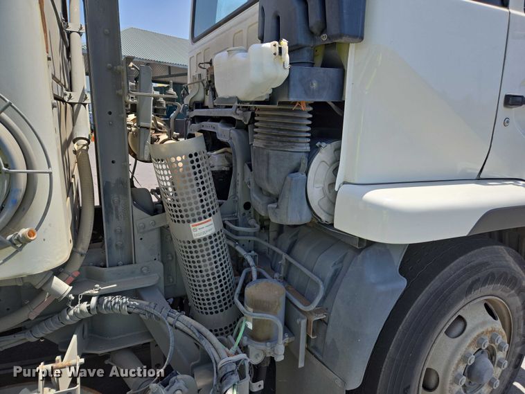 image for item EC1034 2010 Elgin 3300 street sweeper truck