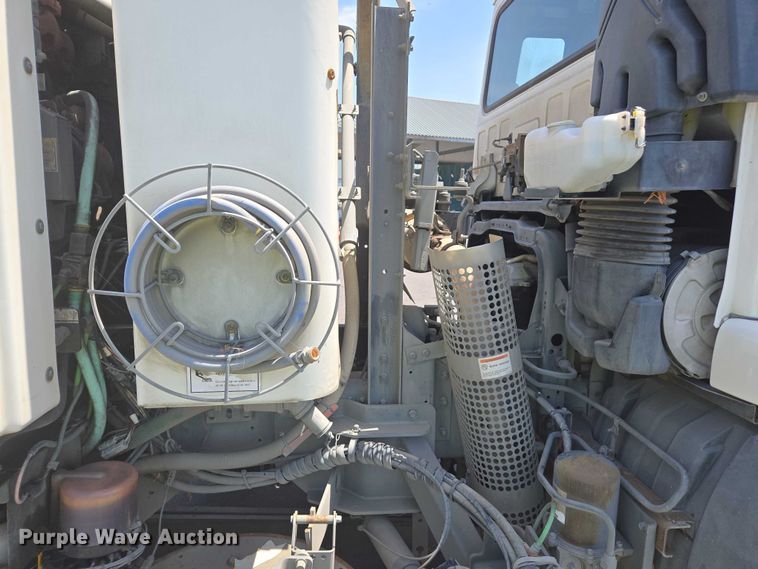 image for item EC1034 2010 Elgin 3300 street sweeper truck