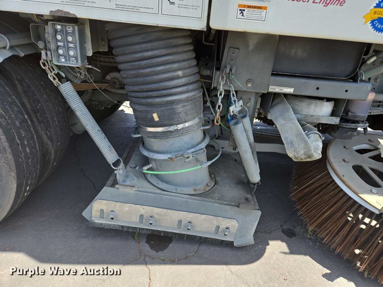 image for item EC1034 2010 Elgin 3300 street sweeper truck