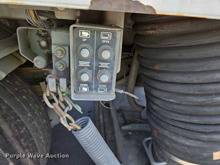 image for item EC1034 2010 Elgin 3300 street sweeper truck