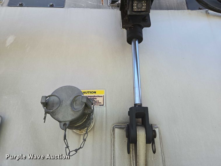 image for item EC1034 2010 Elgin 3300 street sweeper truck