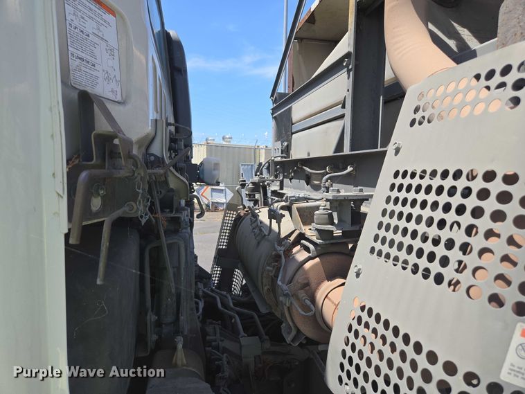 image for item EC1034 2010 Elgin 3300 street sweeper truck