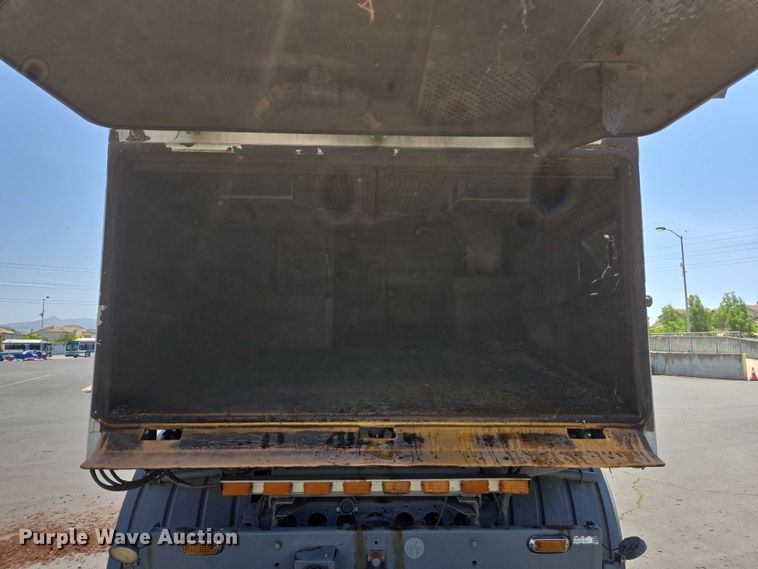 image for item EC1034 2010 Elgin 3300 street sweeper truck