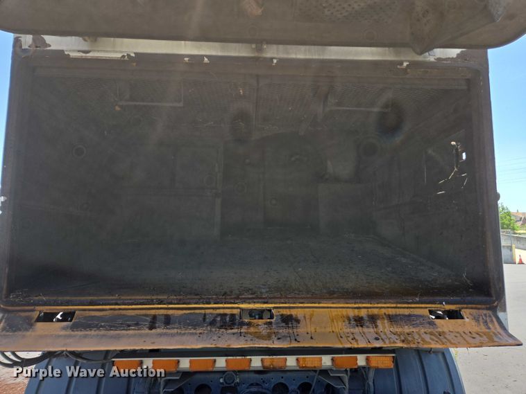 image for item EC1034 2010 Elgin 3300 street sweeper truck