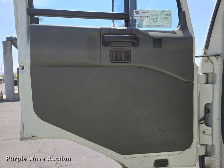 image for item EC1034 2010 Elgin 3300 street sweeper truck