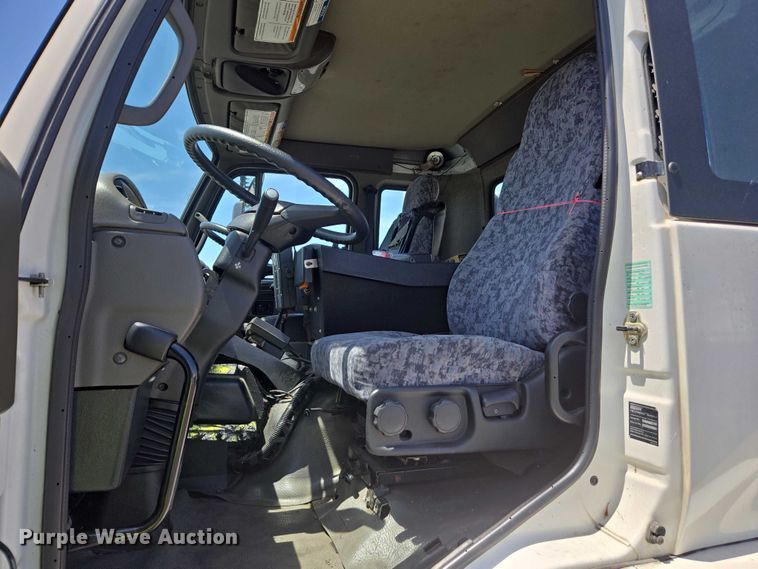 image for item EC1034 2010 Elgin 3300 street sweeper truck