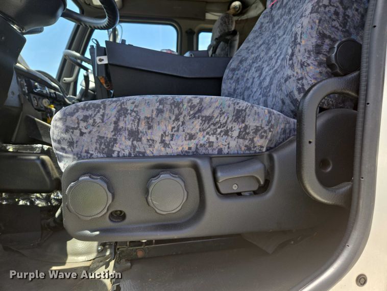 image for item EC1034 2010 Elgin 3300 street sweeper truck