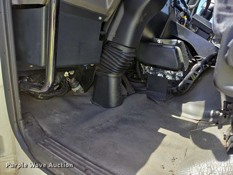 image for item EC1034 2010 Elgin 3300 street sweeper truck