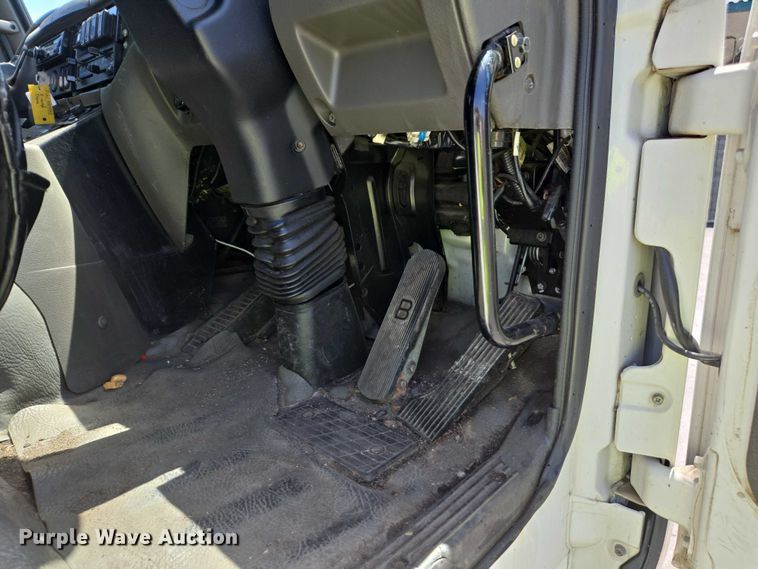 image for item EC1034 2010 Elgin 3300 street sweeper truck