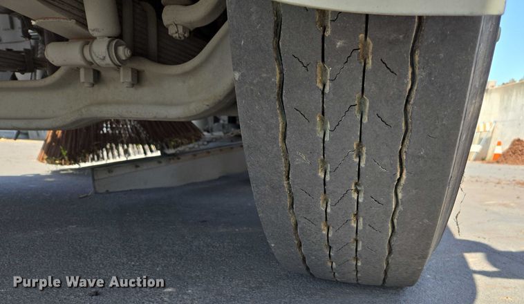 image for item EC1034 2010 Elgin 3300 street sweeper truck