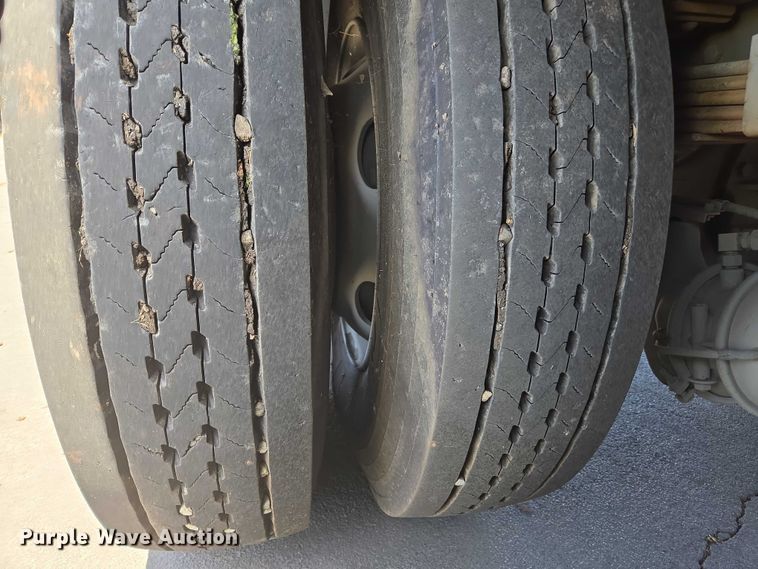 image for item EC1034 2010 Elgin 3300 street sweeper truck