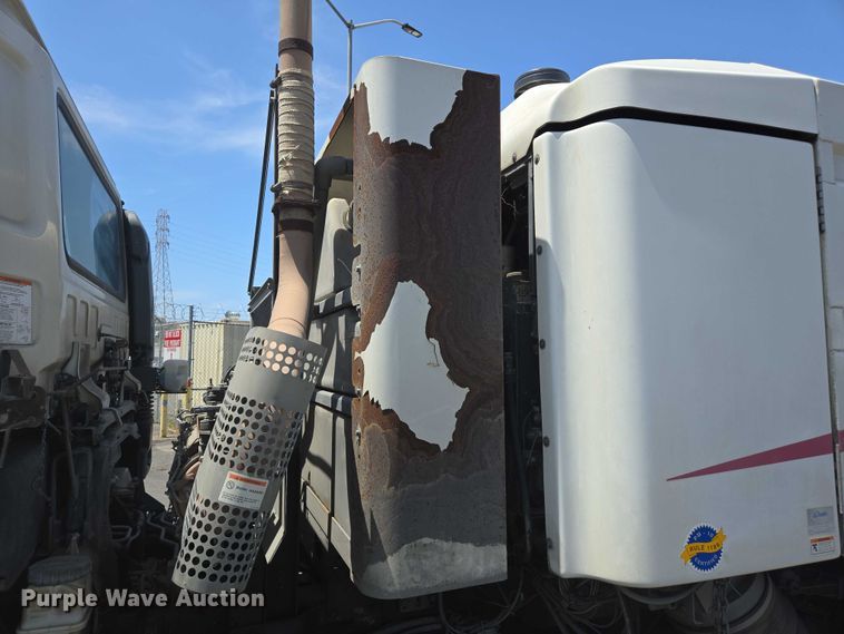 image for item EC1034 2010 Elgin 3300 street sweeper truck