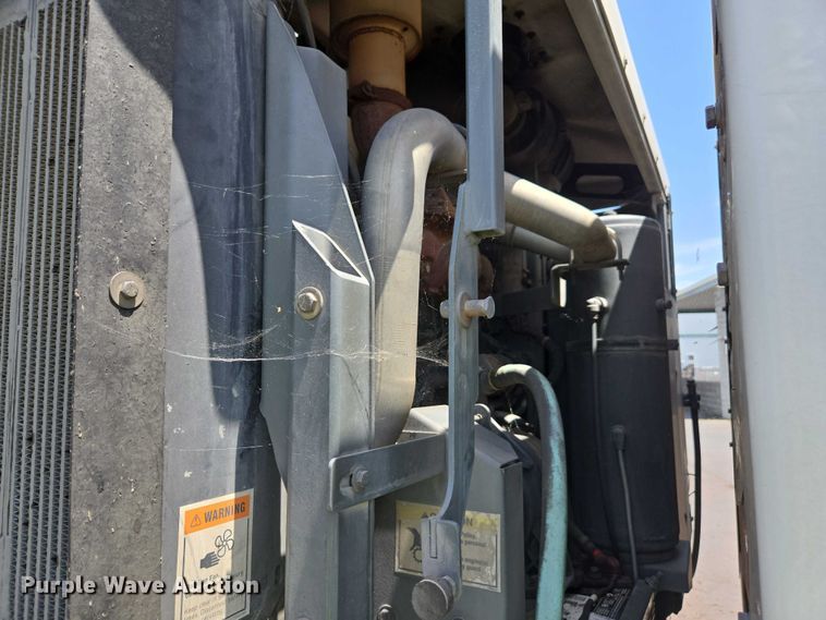 image for item EC1034 2010 Elgin 3300 street sweeper truck