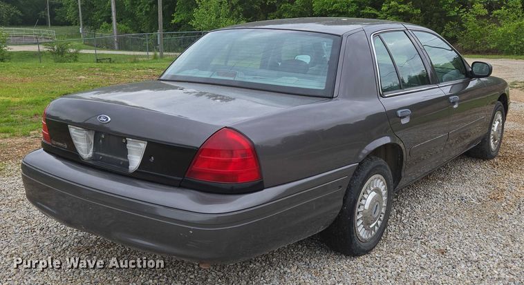 image for item ED1989 2002 Ford Crown Victoria Police Interceptor 