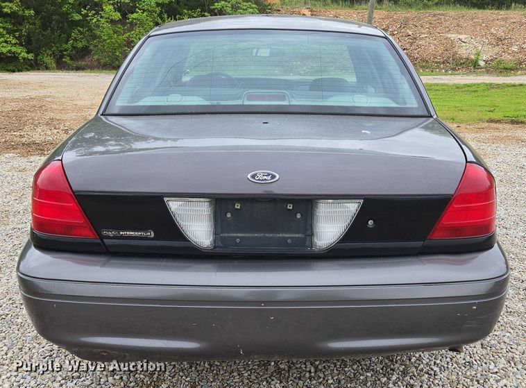 image for item ED1989 2002 Ford Crown Victoria Police Interceptor 