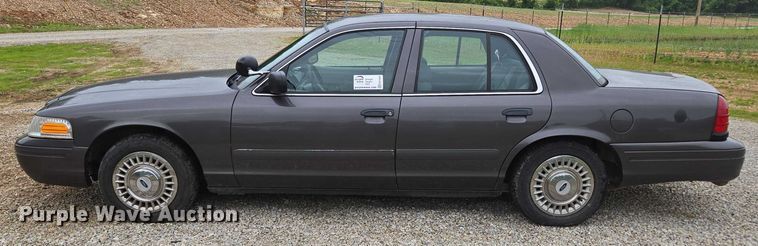 image for item ED1989 2002 Ford Crown Victoria Police Interceptor 