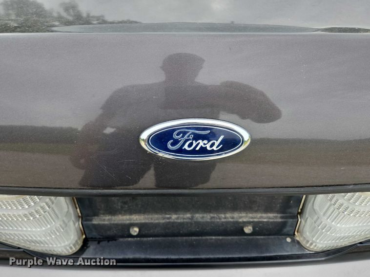 image for item ED1989 2002 Ford Crown Victoria Police Interceptor 