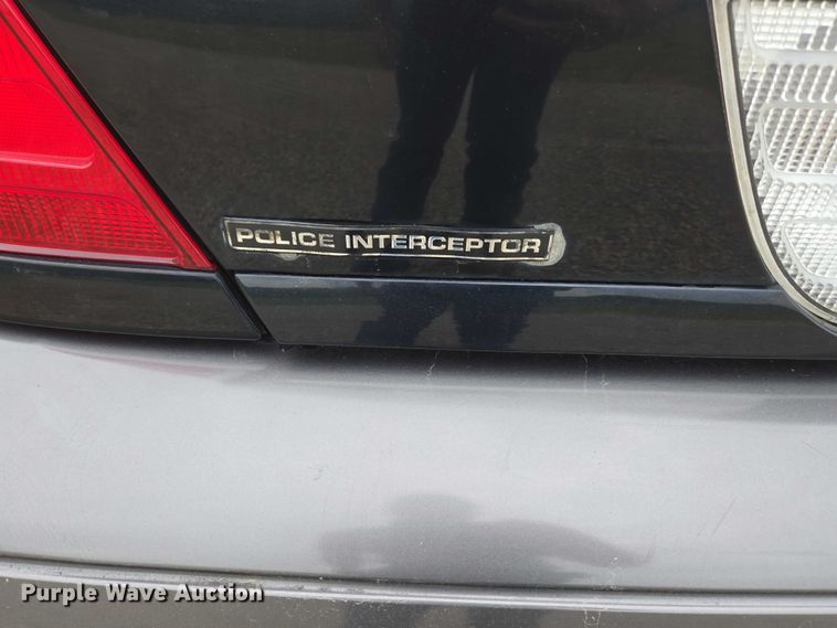 image for item ED1989 2002 Ford Crown Victoria Police Interceptor 