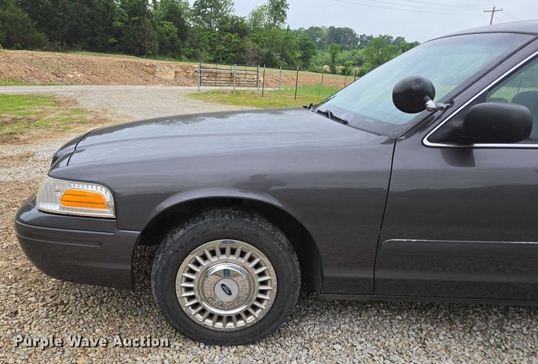 image for item ED1989 2002 Ford Crown Victoria Police Interceptor 