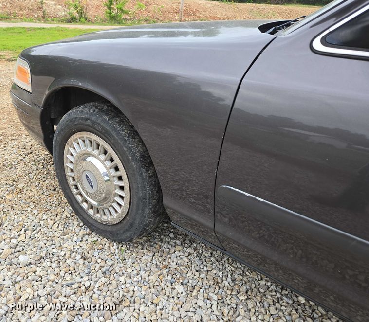 image for item ED1989 2002 Ford Crown Victoria Police Interceptor 