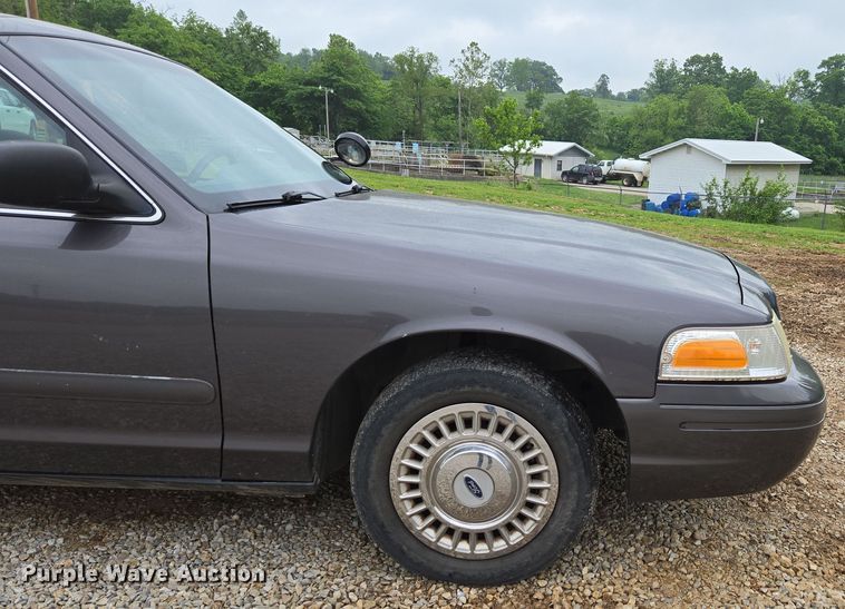 image for item ED1989 2002 Ford Crown Victoria Police Interceptor 