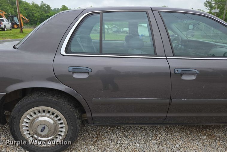 image for item ED1989 2002 Ford Crown Victoria Police Interceptor 