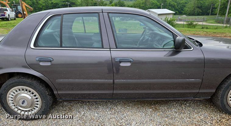 image for item ED1989 2002 Ford Crown Victoria Police Interceptor 