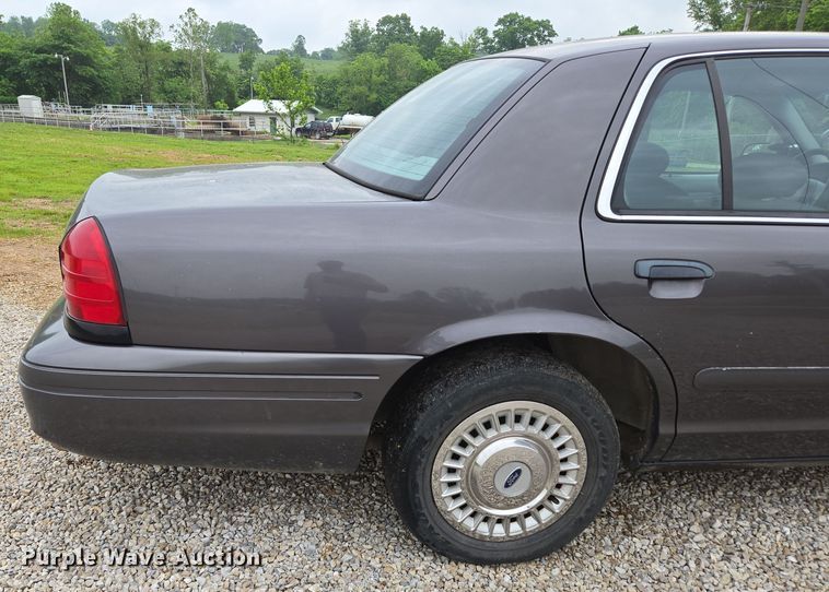 image for item ED1989 2002 Ford Crown Victoria Police Interceptor 