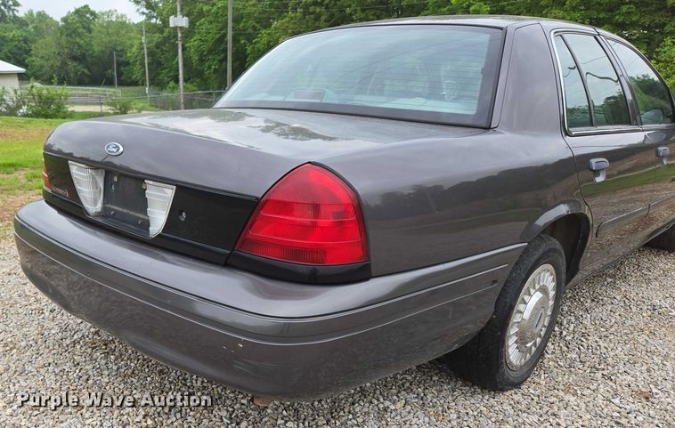 image for item ED1989 2002 Ford Crown Victoria Police Interceptor 