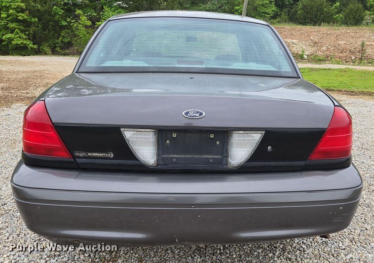 image for item ED1989 2002 Ford Crown Victoria Police Interceptor 