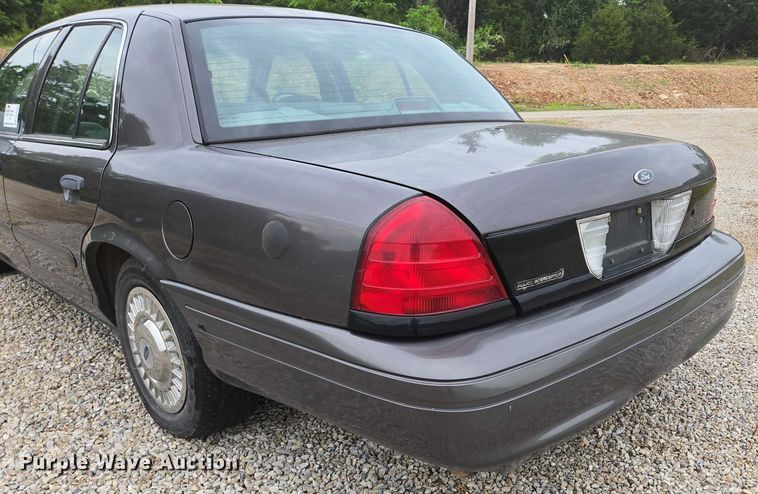 image for item ED1989 2002 Ford Crown Victoria Police Interceptor 