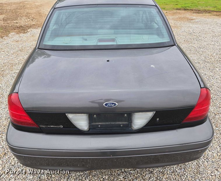 image for item ED1989 2002 Ford Crown Victoria Police Interceptor 