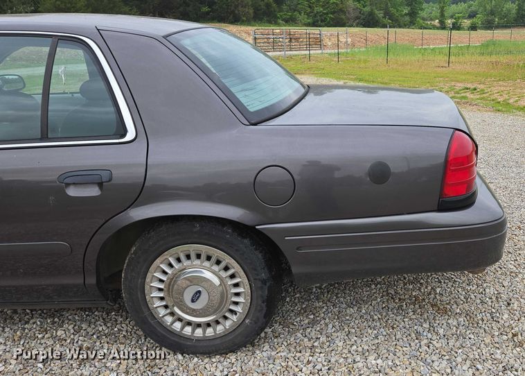 image for item ED1989 2002 Ford Crown Victoria Police Interceptor 