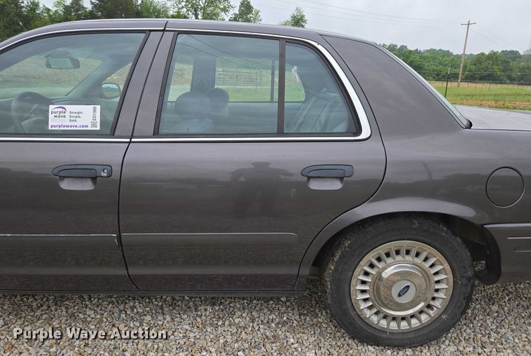 image for item ED1989 2002 Ford Crown Victoria Police Interceptor 