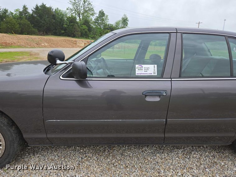 image for item ED1989 2002 Ford Crown Victoria Police Interceptor 