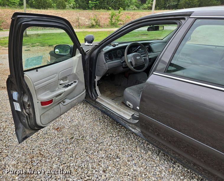 image for item ED1989 2002 Ford Crown Victoria Police Interceptor 