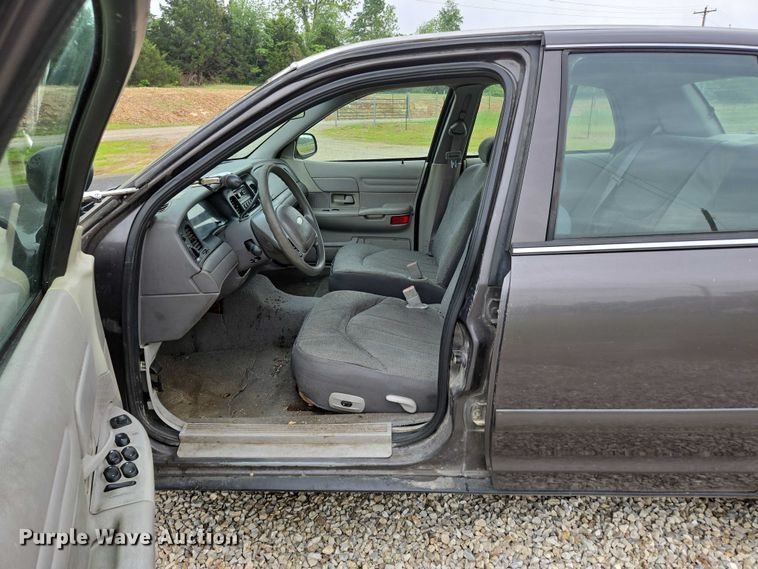 image for item ED1989 2002 Ford Crown Victoria Police Interceptor 