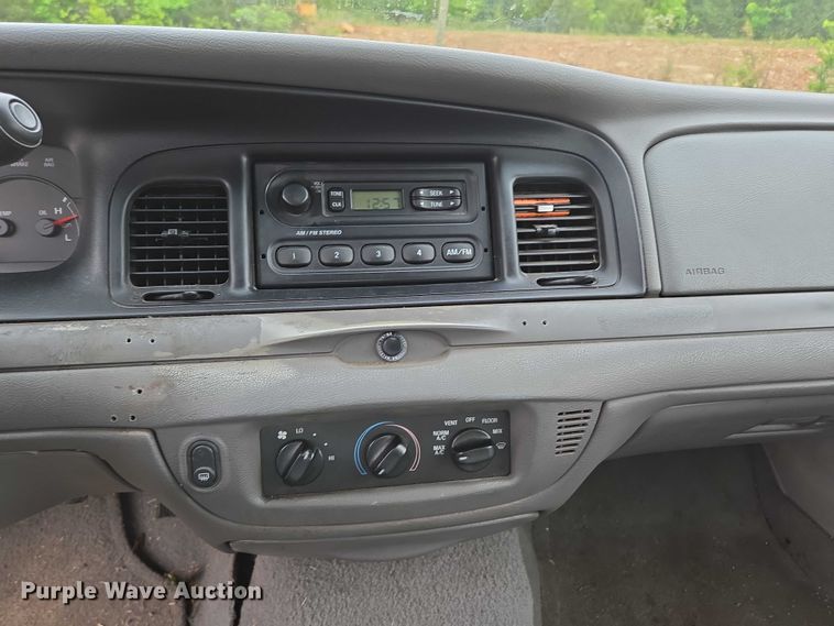 image for item ED1989 2002 Ford Crown Victoria Police Interceptor 