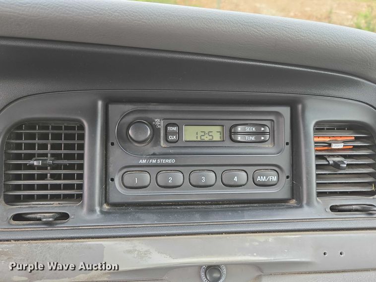 image for item ED1989 2002 Ford Crown Victoria Police Interceptor 