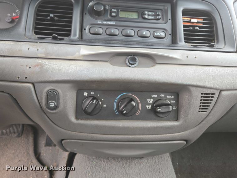 image for item ED1989 2002 Ford Crown Victoria Police Interceptor 