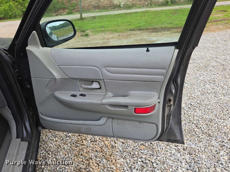 image for item ED1989 2002 Ford Crown Victoria Police Interceptor 