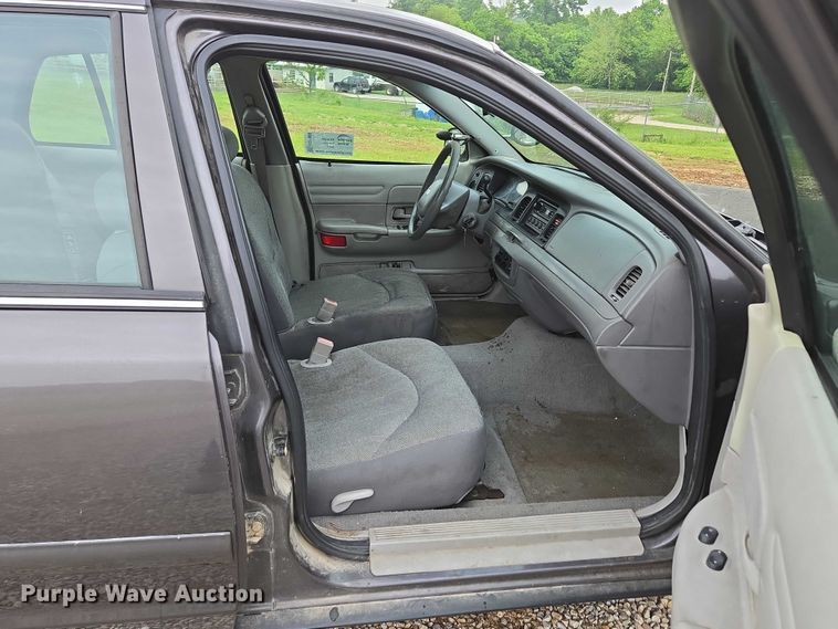 image for item ED1989 2002 Ford Crown Victoria Police Interceptor 